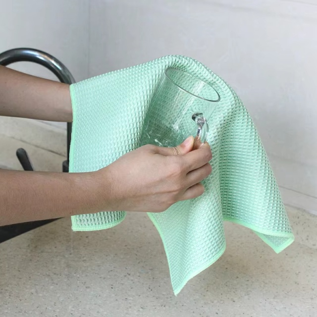 Microfiber Reusable Absorbent Waffle Towel (2) Mikrofiber Yenidən istifadə oluna bilən uducu vafli dəsmal (2)