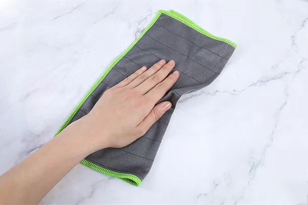 Care este avantajul utilizării c&acirc;rpei de curățare din fibră de carbon?