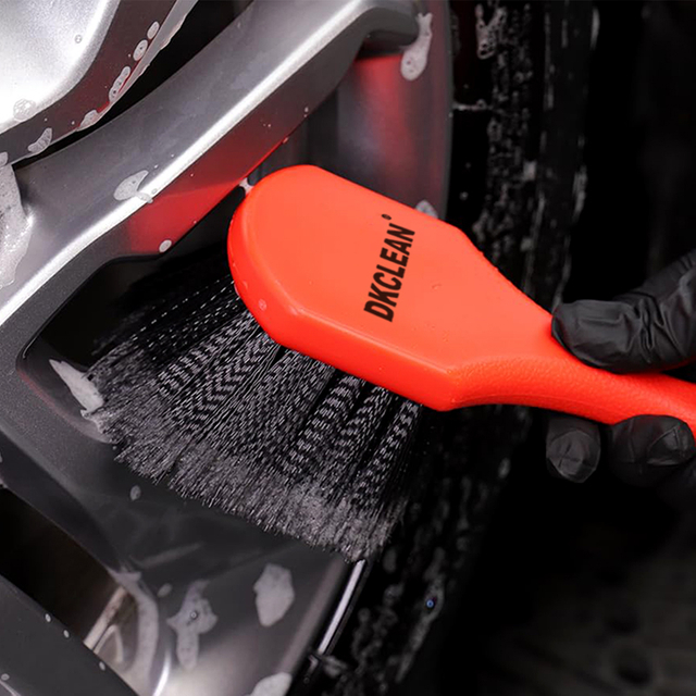 Četka za čišćenje detalja automobila