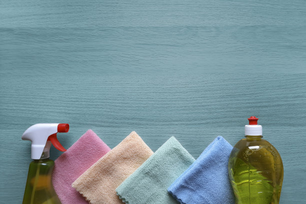 Adakah Kain Microfiber Baik untuk Membersihkan Tingkap