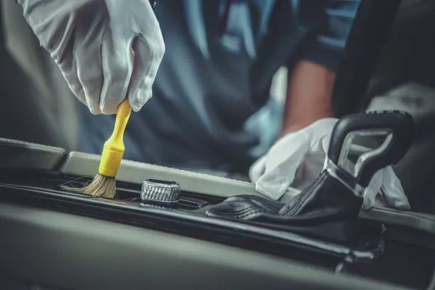 Sikat Apa yang Terbaik untuk Membersihkan Interior Mobil?