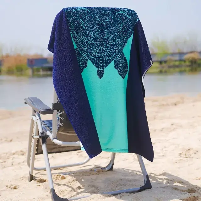 Absorberande-och-sandt&auml;t-mikrofiber-h&ouml;gkvalitativ-strandhandduk-640-640 (4)